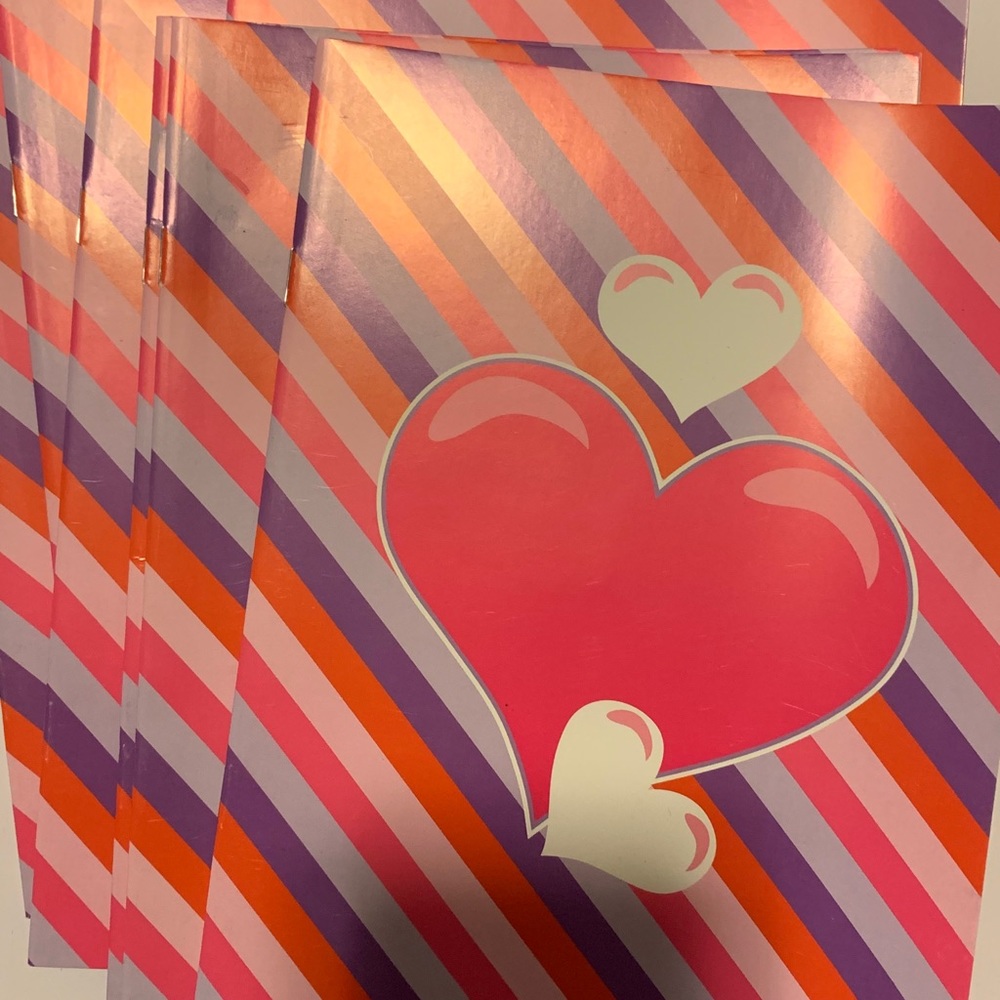 EIGHT heart notepads!